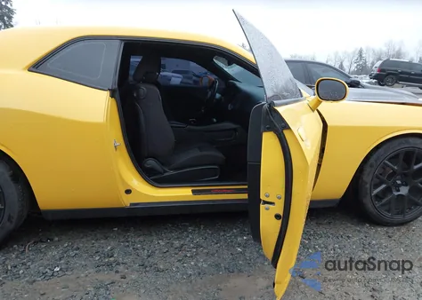 2018 Dodge Challenger Sxt z USA, uszkodzony, nr VIN 2C3CDZAG3JH199516